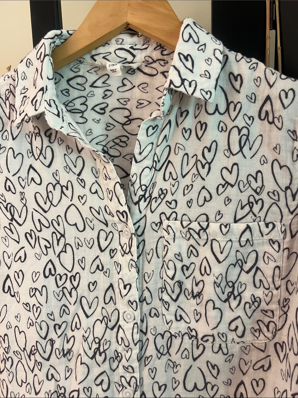 beachlunchlounge White Top with Heart Sketch Print
